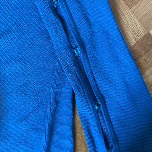 Woman pull over - Picture 3 of 4